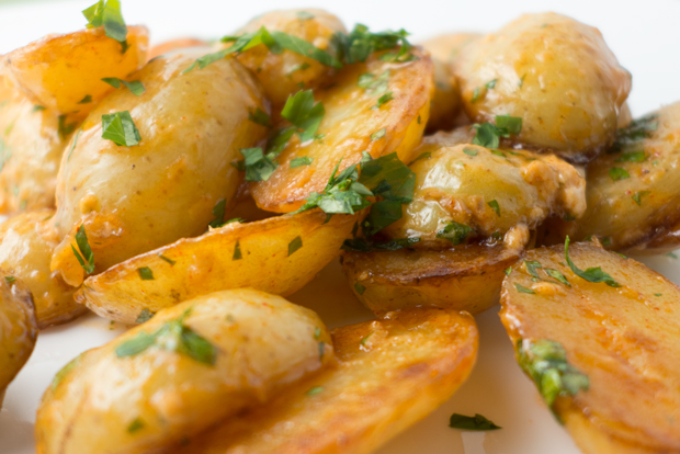 Roasted potatoes with smoky and garlicky aioli