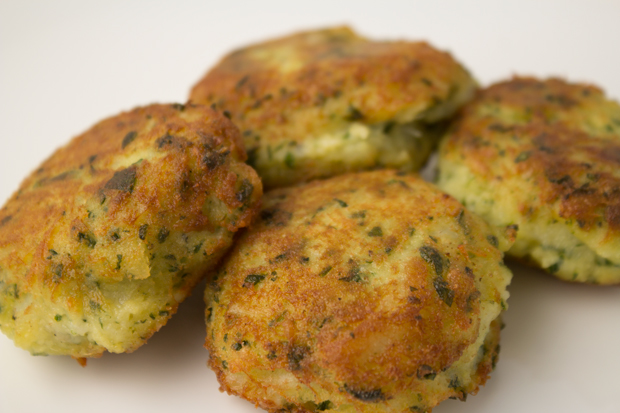 Buñuelos de bacalao: Spanish salt cod fritters