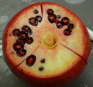 How to seed a pomegranate-1