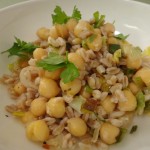 Farro salad with chickpeas and roasted leeks