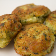 Buñuelos de bacalao: Spanish salt cod fritters